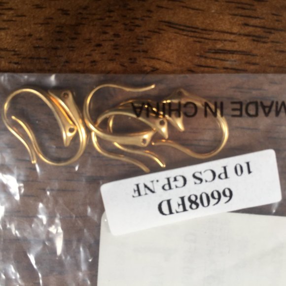 Lot of Gold Color and Gold Plated Jewelry Supplies - Picture 6 of 13